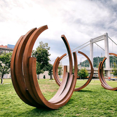 Скульптуры искусства металла конспекта скульптуры Corten большого деревенского кольца стальные