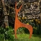 Современный ржавый сад металла орнаментирует скульптуру лужайки оленей Corten стальную